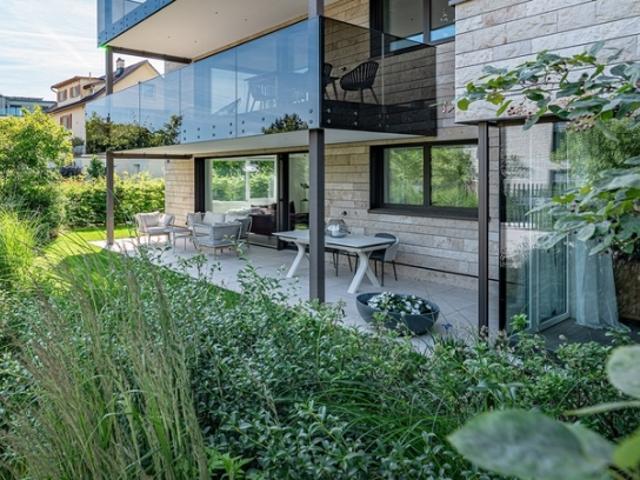 MODERNE ELEGANZ AM SEEUFER 2024 ERBAUTE DESIGNERWOHNUNG IN LACHEN