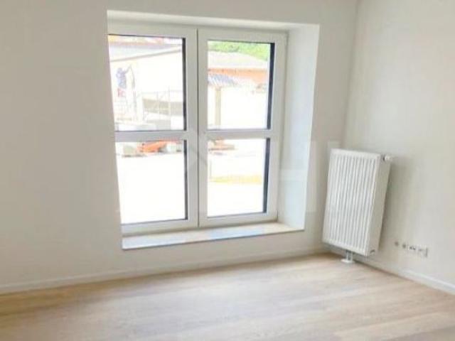 Moderne Eleganz trifft Lebensqualität. Neuwertige 3 Zimmer Wohnung mit Stellplatz, Garten und Terrasse
