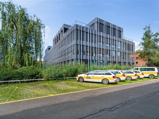 Moderne Erdgeschossfläche im hochwertigen Bürogebäude in Steinhausen