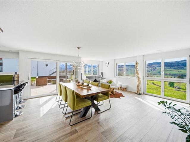 MODERNE GARTENWOHNUNG MIT TRAUMHAFTER AUSSICHT AUF DIE BERNER ALPEN