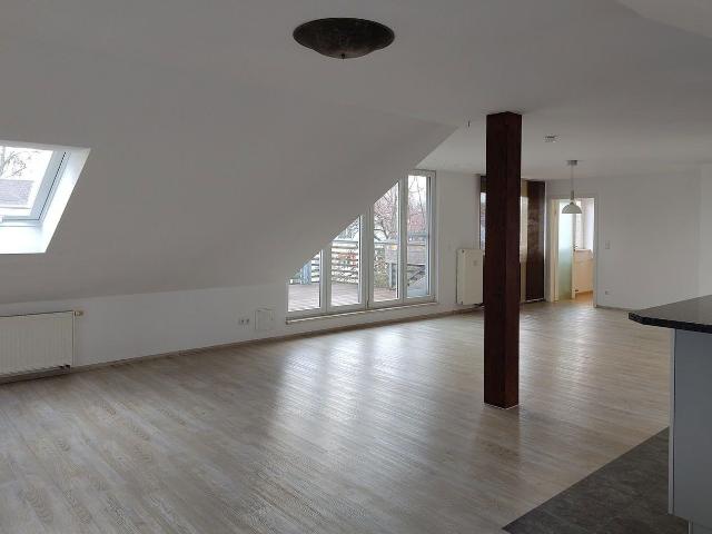Moderne gepflegte Dachgeschosswohnung mit Dachterasse und Garage am Rechenberg