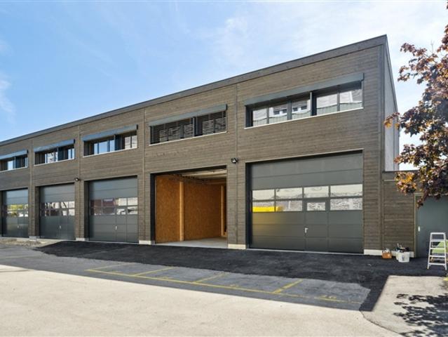 Moderne Gewerbeboxen in Studen – Flexibel und ideal gelegen