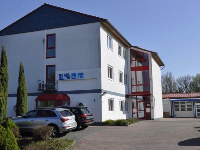 'Moderne Gewerbeeinheit mit Lager /Produktionshalle' sowie hohen Mieteinnahmen in Tsst. Neuhof