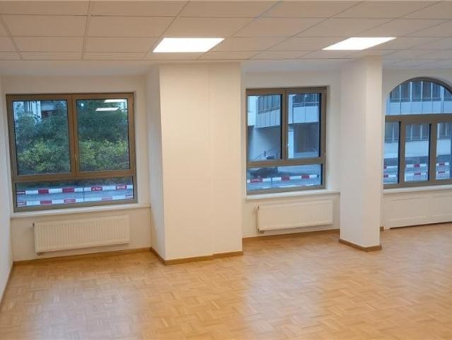 Moderne Gewerbefläche mit optimaler Erreichbarkeit und Seenähe