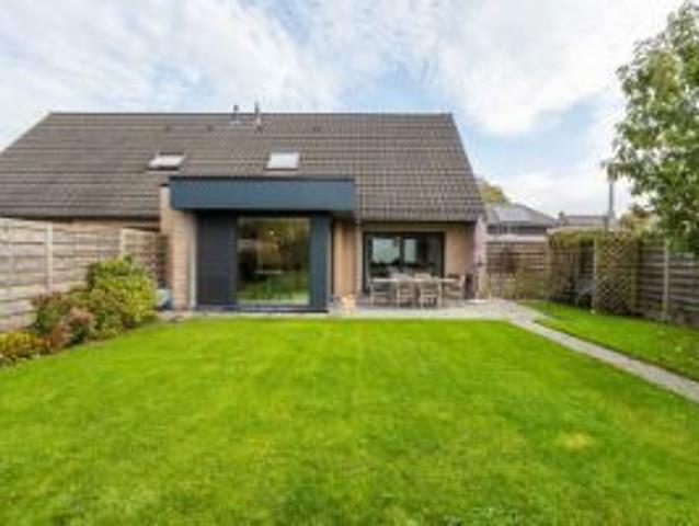 Moderne halfopen woning met 3 slpk, garage en tuin