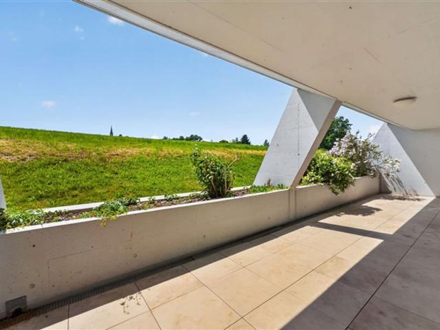 Moderne, helle 5.5 Zimmer Wohnung mit 35,5 m² grosser Terrasse