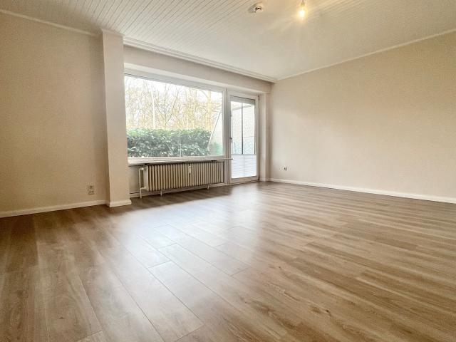 Moderne Hochparterrewohnung in ruhiger Lage mit herrlicher West Terrasse und Blick ins Grüne