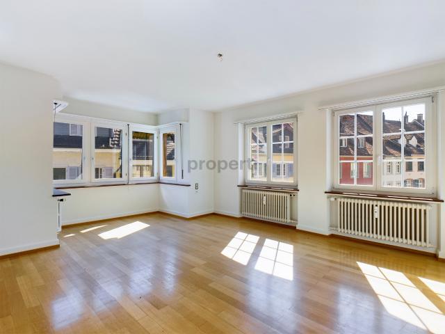 Moderne Küche, Balkon und gemeinsame Dachterrasse