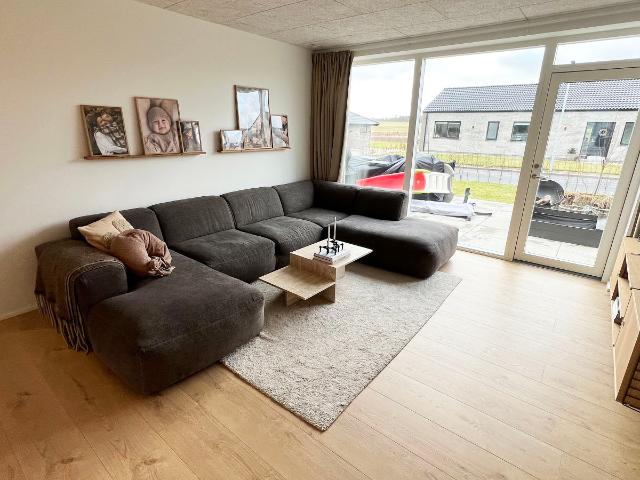 Moderne kvalitetshus med stor terrasse og carport
