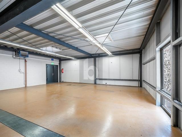 MODERNE LAGER UND LOGISTIKFLÄCHE