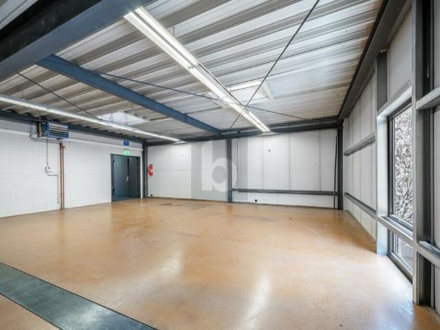 MODERNE LAGER UND LOGISTIKFLÄCHE