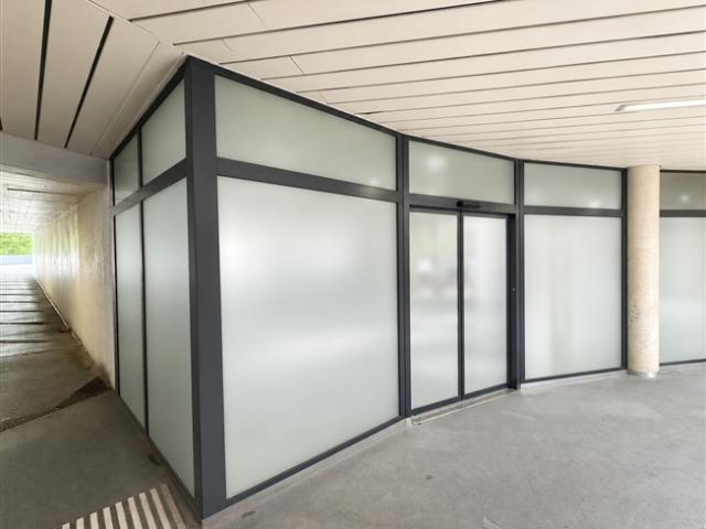 Moderne Ladenfläche beim Bahnhof Dübendorf zu vermieten!