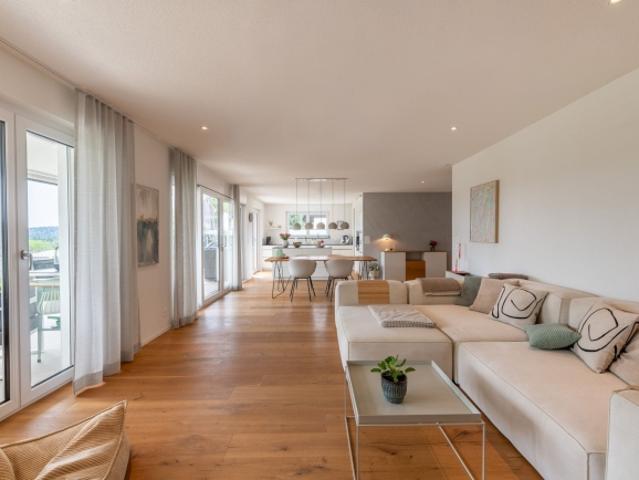 Moderne, lichtdurchflutete Gartenwohnung mit Terrasse & privatem Grünparadies