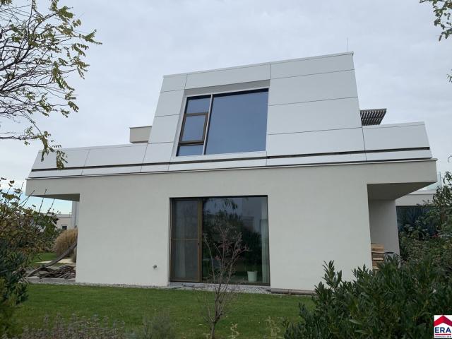Moderne lichtdurchflutete Traumvilla in bester Lage am See