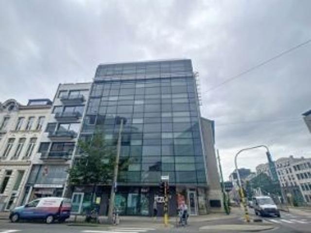 Moderne, lichtrijke kantoren aan de Mechelsesteenweg