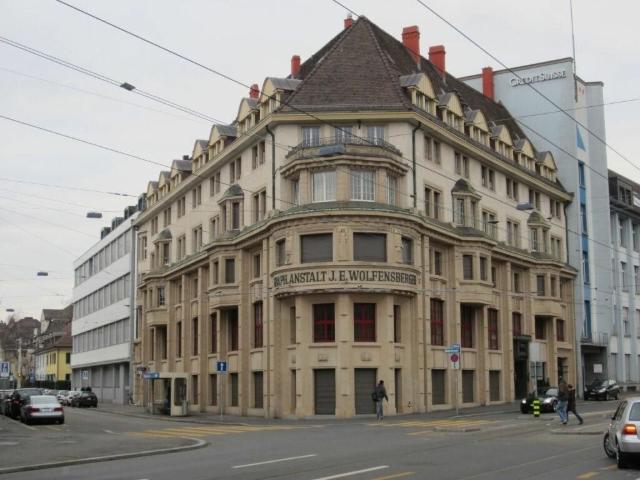 Moderne Loftwohnung in einem historischen Gebäude im Herzen von Zürich Enge