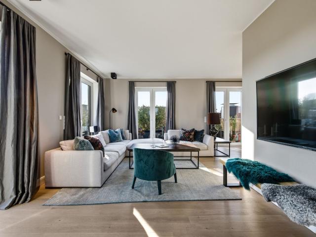 Moderne Penthouse mit Kamin im Grindelviertel