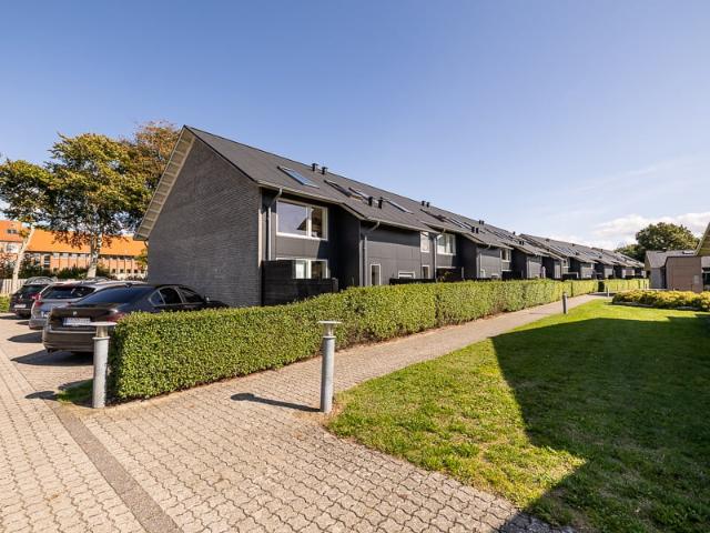 Moderne rækkehuse tæt på skole og natur