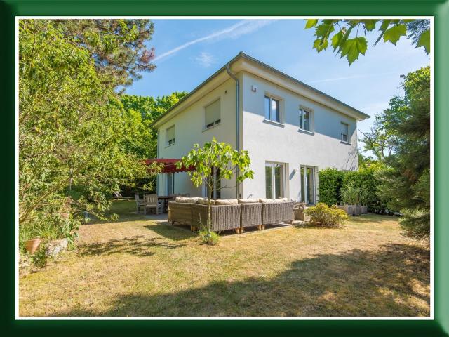 Moderne Stadtvilla mit hoher Energieeffizienz, grünes Premiumgrundstück, hochwertige Ausstattung