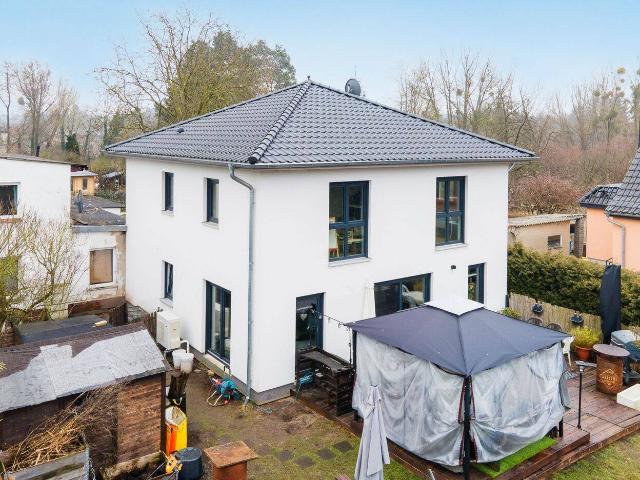 Moderne Stadtvilla mit Remise in Petershagen: Flexible Nutzung unter zwei Dächern!