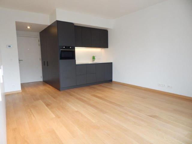 Moderne studio te huur in Evere met slaaphoek