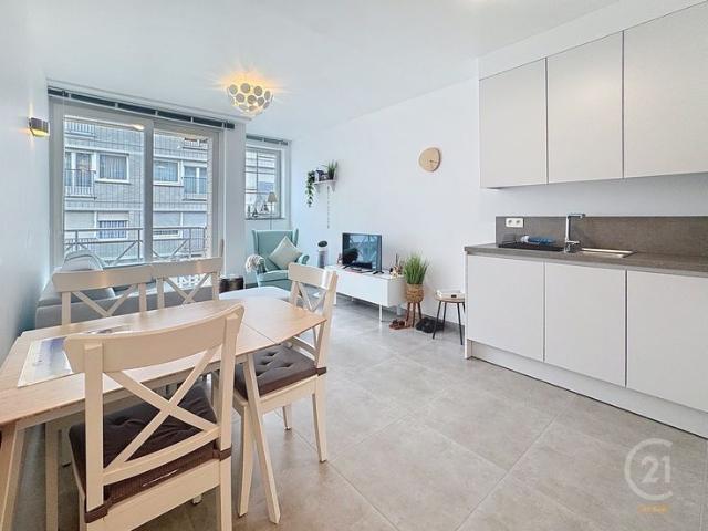 Moderne studio met aparte slaaphoek in Westende Bad