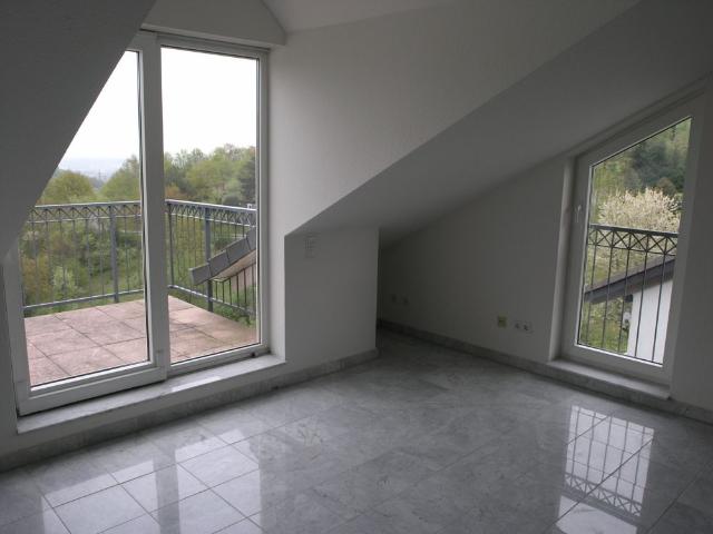 Moderne, sonnige 2 ZKBB Dachgeschoss Wohnung mit Fernblick in Eltville Rauenthal