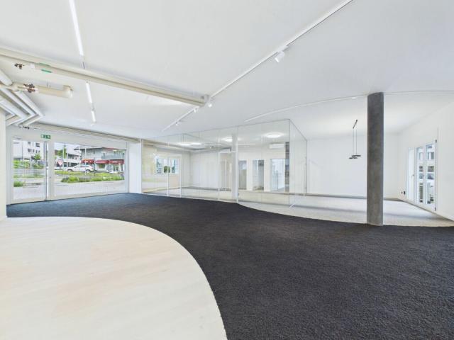 Moderne und vielseitige Gewerbefläche an Top Lage im Herzen von Brüttisellen