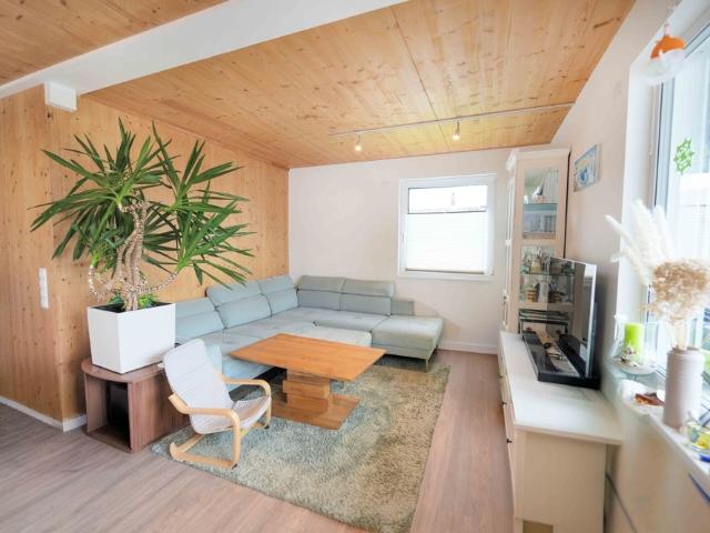 Moderne und energieeffiziente 4 Zimmer Wohnung in ökologisch gebautem Kfw 55 Mehrfamilienhaus in Ebersdorf bei Coburg