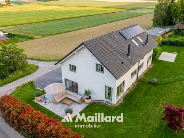 Moderne und helle 5,5 Zimmer Doppelvilla in Seenähe