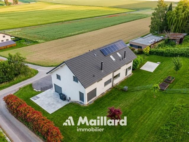 Moderne und helle 5,5 Zimmer Doppelvilla in Seenähe