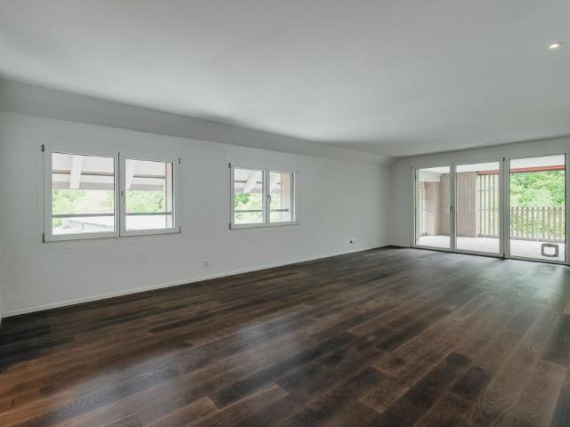Moderne und helle 3.5 Zimmer Wohnung mit zwei Balkonen