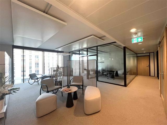 Moderne und helle Büroräume 620 m² Bahnhof Lancy Bachet