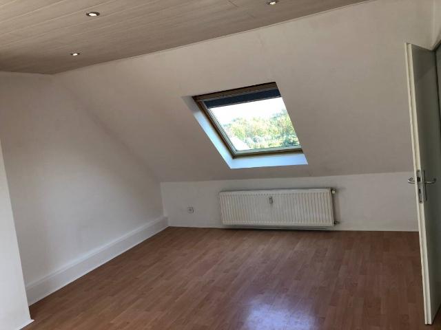 Moderne und helle Dachgeschosswohnung mit großzügiger Wohnküche in Essen Borbeck