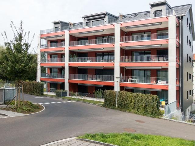 Moderne und lichtdurchflutete Dachwohnung