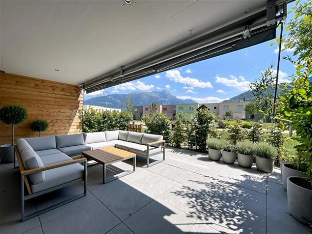 Moderne Villa mit Garten und Terrassen