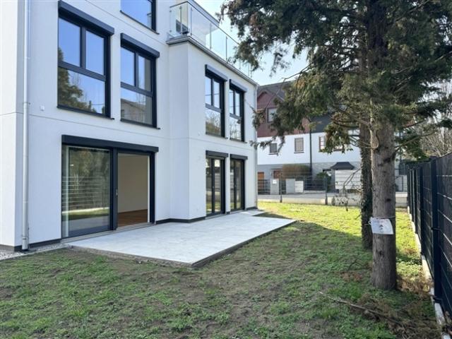Moderne Villa mit Garage, provisionsfrei für den Käufer / Modern Villa with Garage, Commission free for the Buyer /