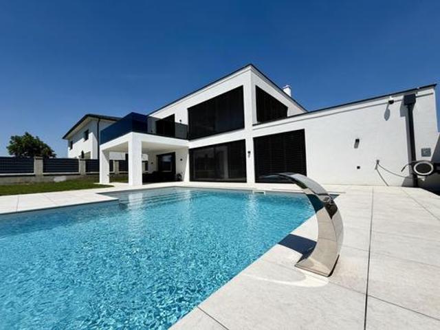 Moderne Villa mit Pool