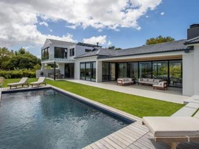 moderne villa oberhalb des steenberg.