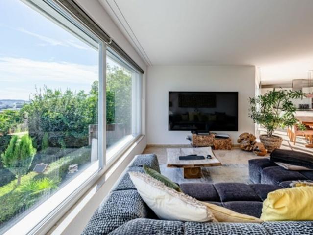 MODERNE VILLA AN SPEKTAKULÄRER AUSSICHTSLAGE