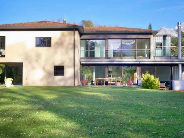 Moderne Villa, schönes, ruhiges Grundstück ohne Gegenüber