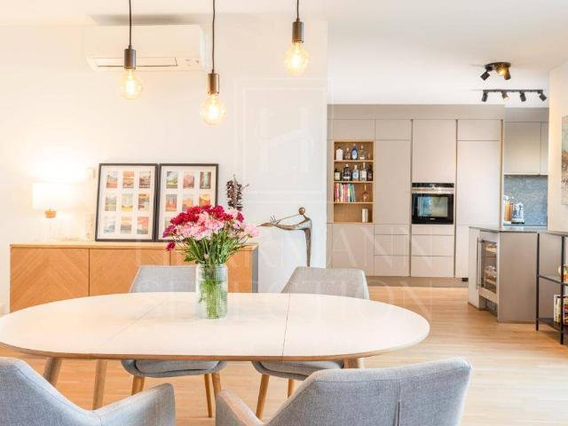 Moderne, vollklimatisierte Dachgeschosswohnung mit weitläufiger Terrasse inkl. TG Stellplatz