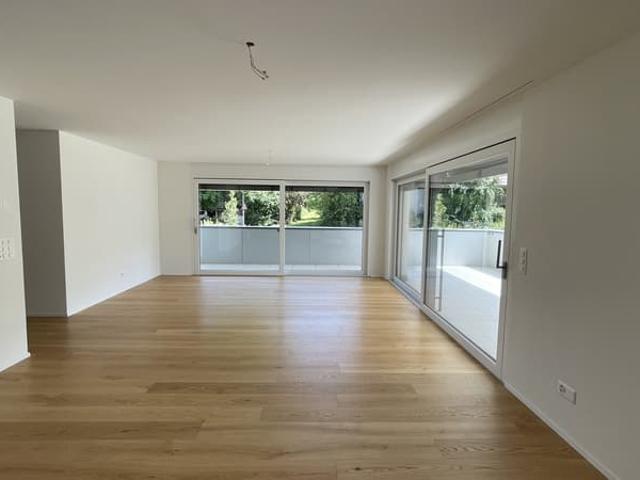 Moderne Wohnung mit Balkon