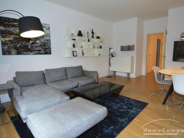 Moderne Wohnung mit Blick auf den Gleisdreieck Park, möbliert