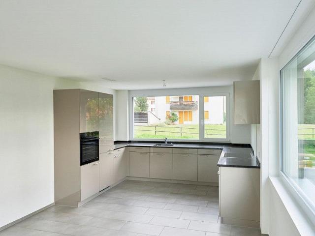 Moderne Wohnung mit grossem Balkon in familienfreundlicher Lage