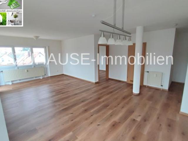 Moderne Wohnung mit Sonnenbalkon und Garage
