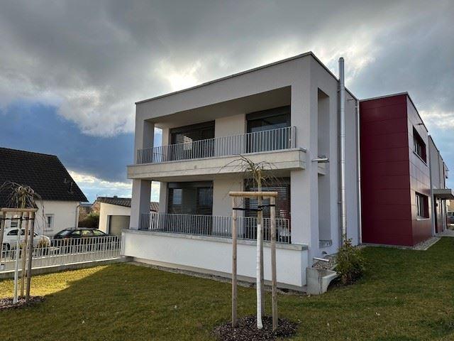 Moderne Wohnung mit viel Licht Einbauküche und TG Stellplatz