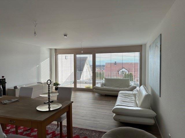 Moderne Wohnung mit viel Licht – Einbauküche und TG Stellplatz
