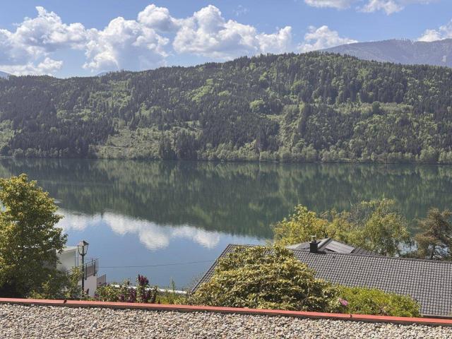Moderne Wohnung mit wunderschönem Seeblick, inklusive Möbeln und Carport!