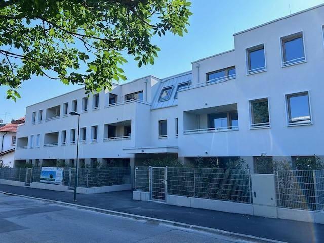 Moderne Zwei Zimmer Wohnung mit kleinem Garten